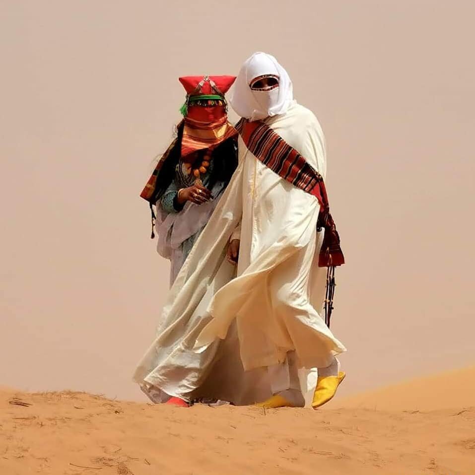 Traditional berber wedding dresses in Sahara desert .👰🤵❤
.
.
.
Merzouga Sahara Desert Morocco, : 
📸@morocco_view_tours ⛺🐪
@baniyoussef
.
.
.
.
.
📧 Book your trip, night luxury camp, quads biking here: 🚩 www.moroccoview.com 
.
.
.
Or: info.moroc