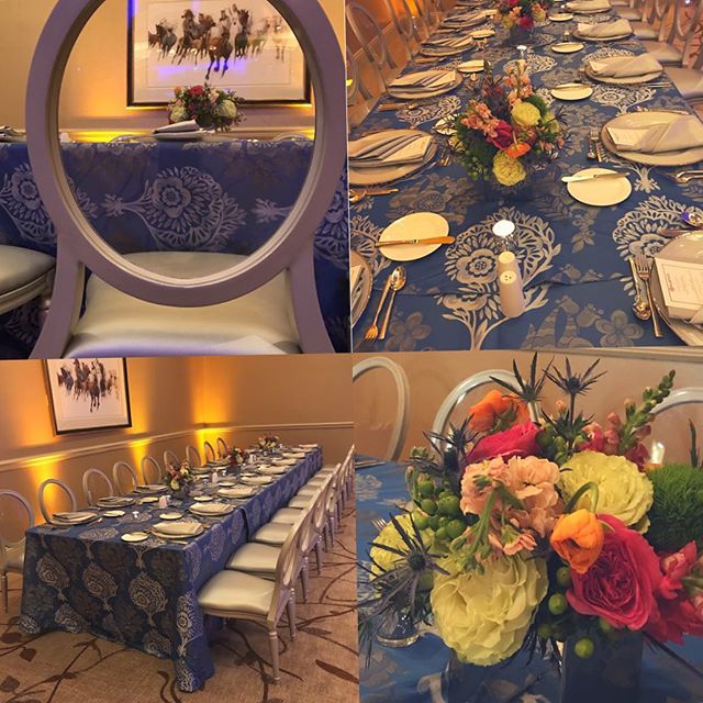 Classic blue &amp; white tablescape for corporate dinner @salamanderresort with lovely blooms by @petalsandhedges #corporateevents #blueandwhitedecor #loveloudoun #salamanderresort #osborneevents #middleburg #nova #novaevents #loudouncounty #loudounb