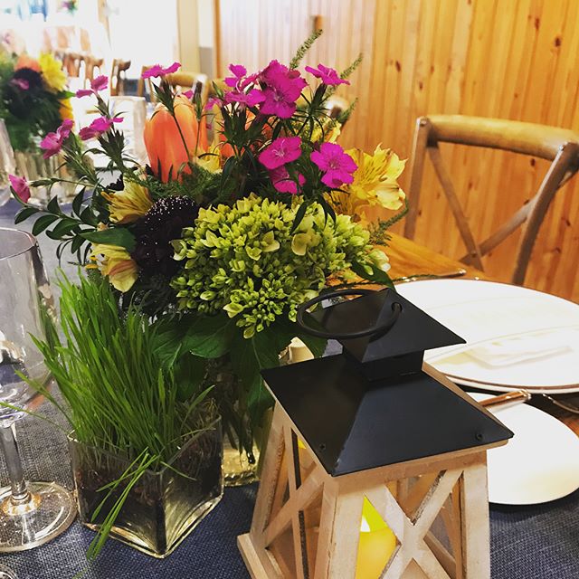 Hay now how we love family style dinners at the equestrian barn @salamanderresort! For this corporate group we set the table with denim burlap runners with spring floral &amp; lantern centerpieces. #middleburg #dinnerinthebarn #beautifulstables #sala
