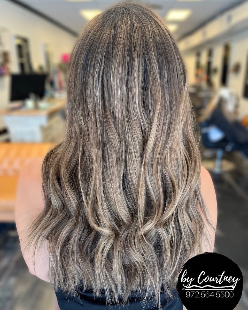 🔥It's still blazing outside, but fall is coming🍂

I Brought up my guest's balayage with #redkinflashlift and cooled her out with #shadeseq 

✨Hair by Courtney Riley✨