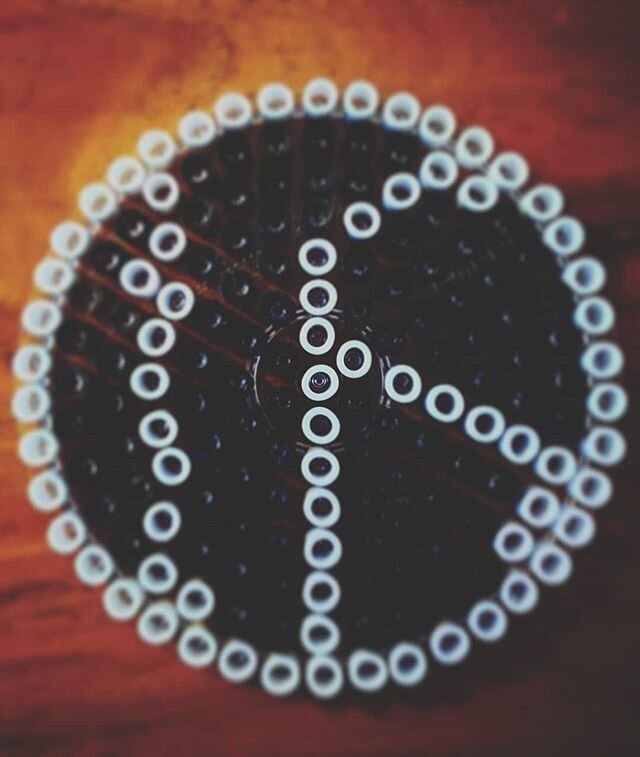 Kindlich kreativ! 🎱⚽️🐼🐠
.
.
.
#inspace_by_engelmann #engelmann_expodesign #buegelperlen #qualitytime #quarantaene #corona #oldenburg #kreativ #black #white #logo