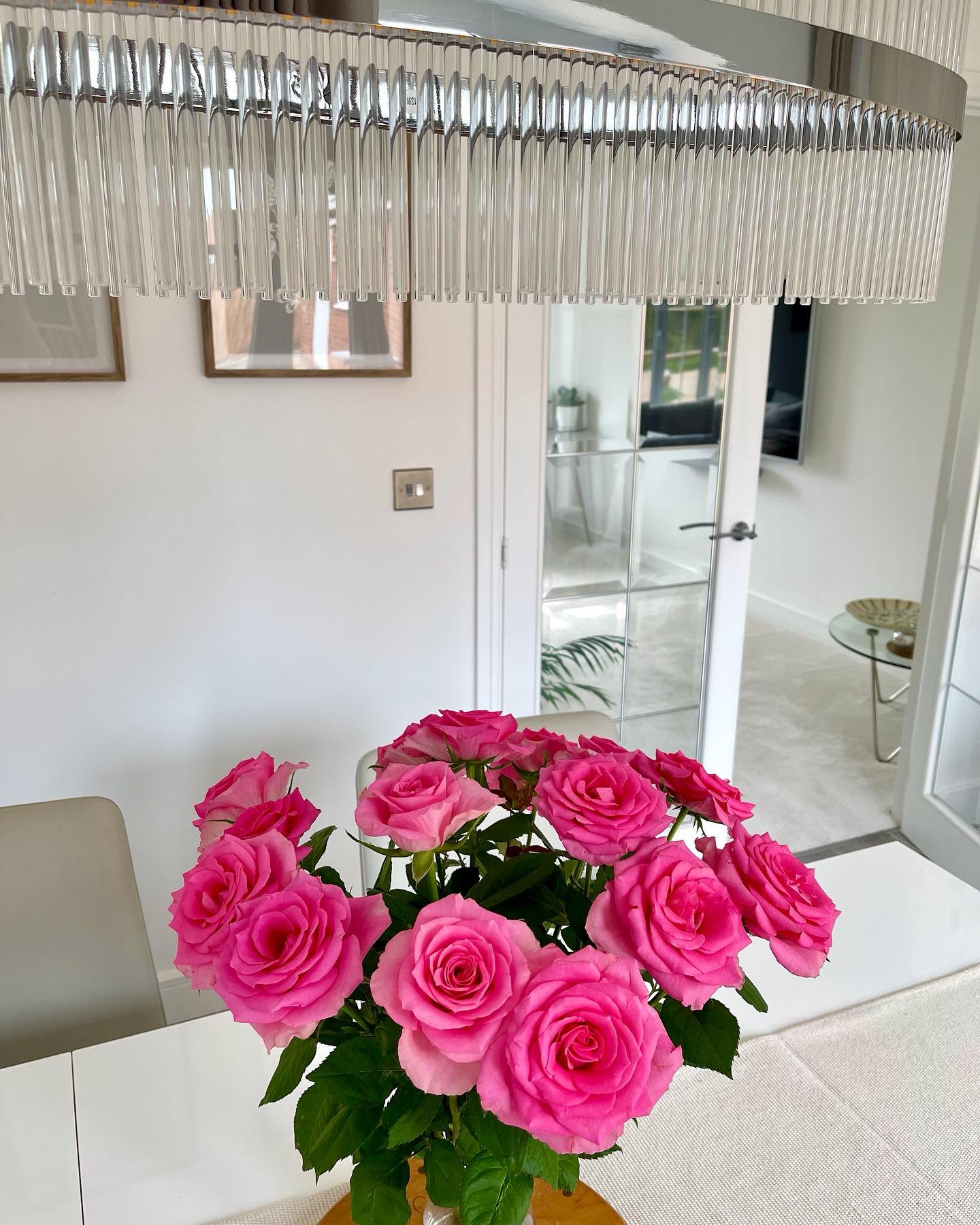 Another absolutely beautiful bouquet of pink roses; I&rsquo;m not sure who is supplying our local @waitrose at the moment but their roses are amazing, my last bunch lasted over 2 weeks!! Shame I can&rsquo;t find any artificial flowers that compare to
