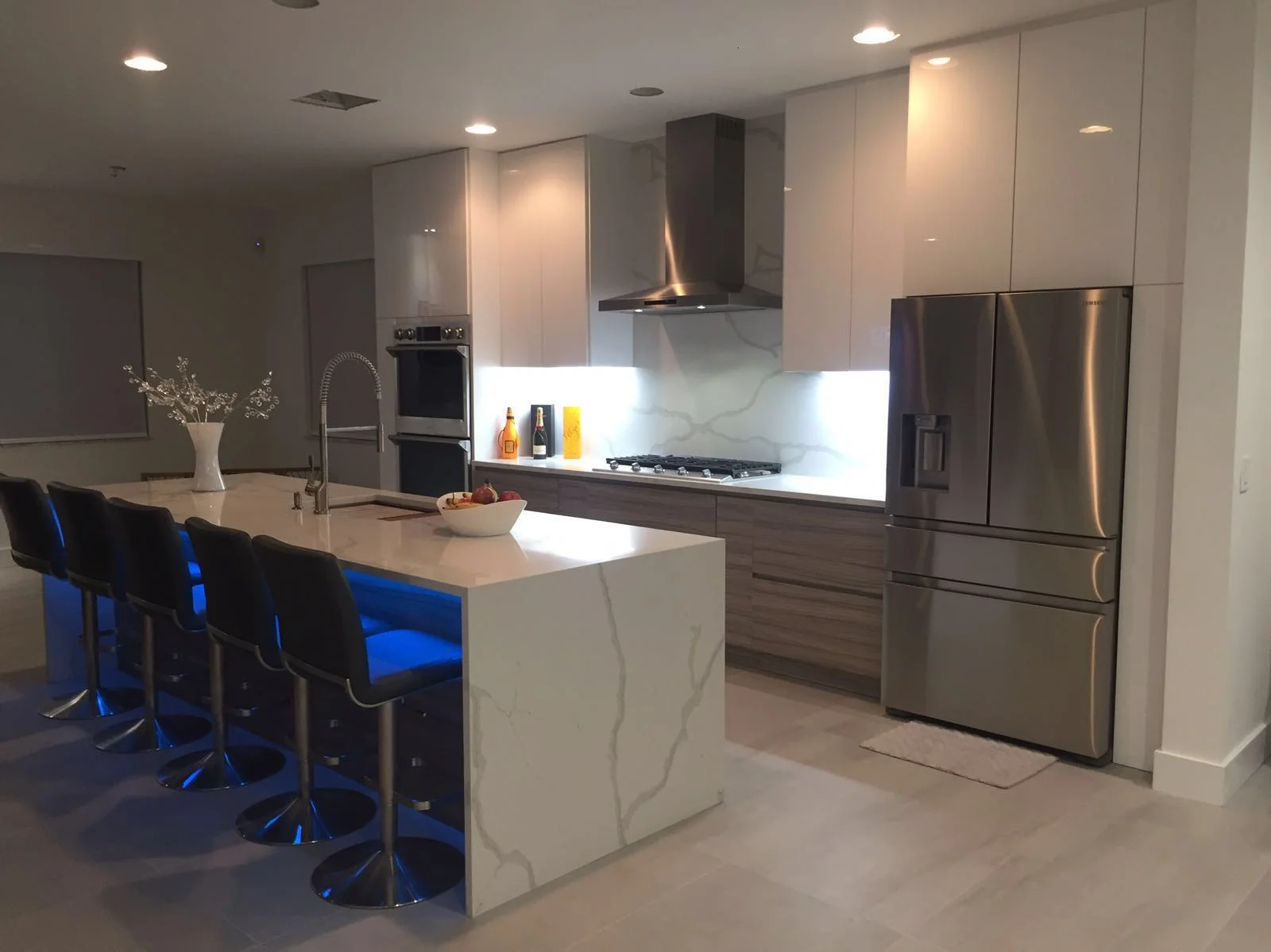 CALACATTA CLASICC - DAKOTA QUARTZ - GARY MARCELIN-1.jpg