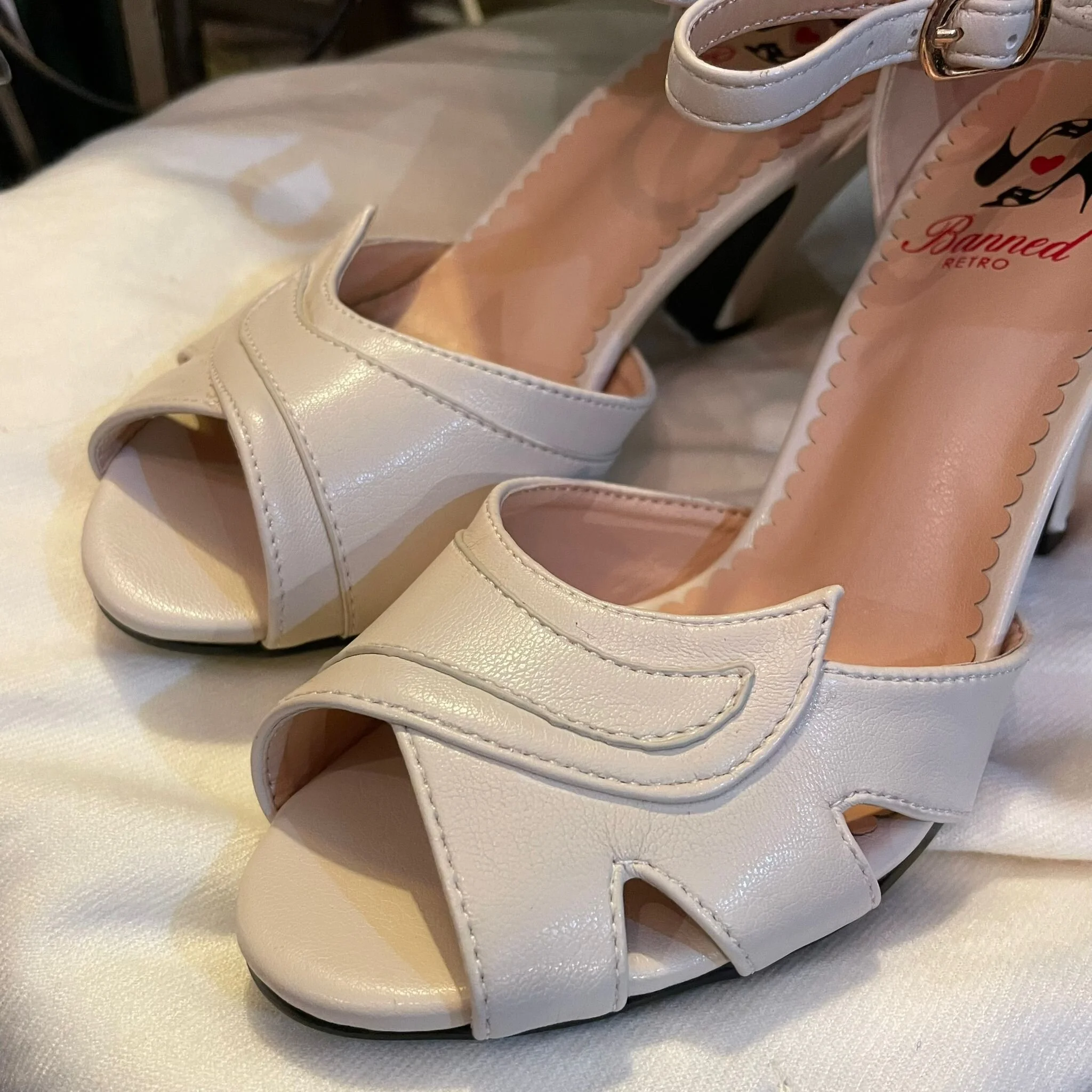 700B6EB5-5EB0-4815-9939-9F4A86B884F2