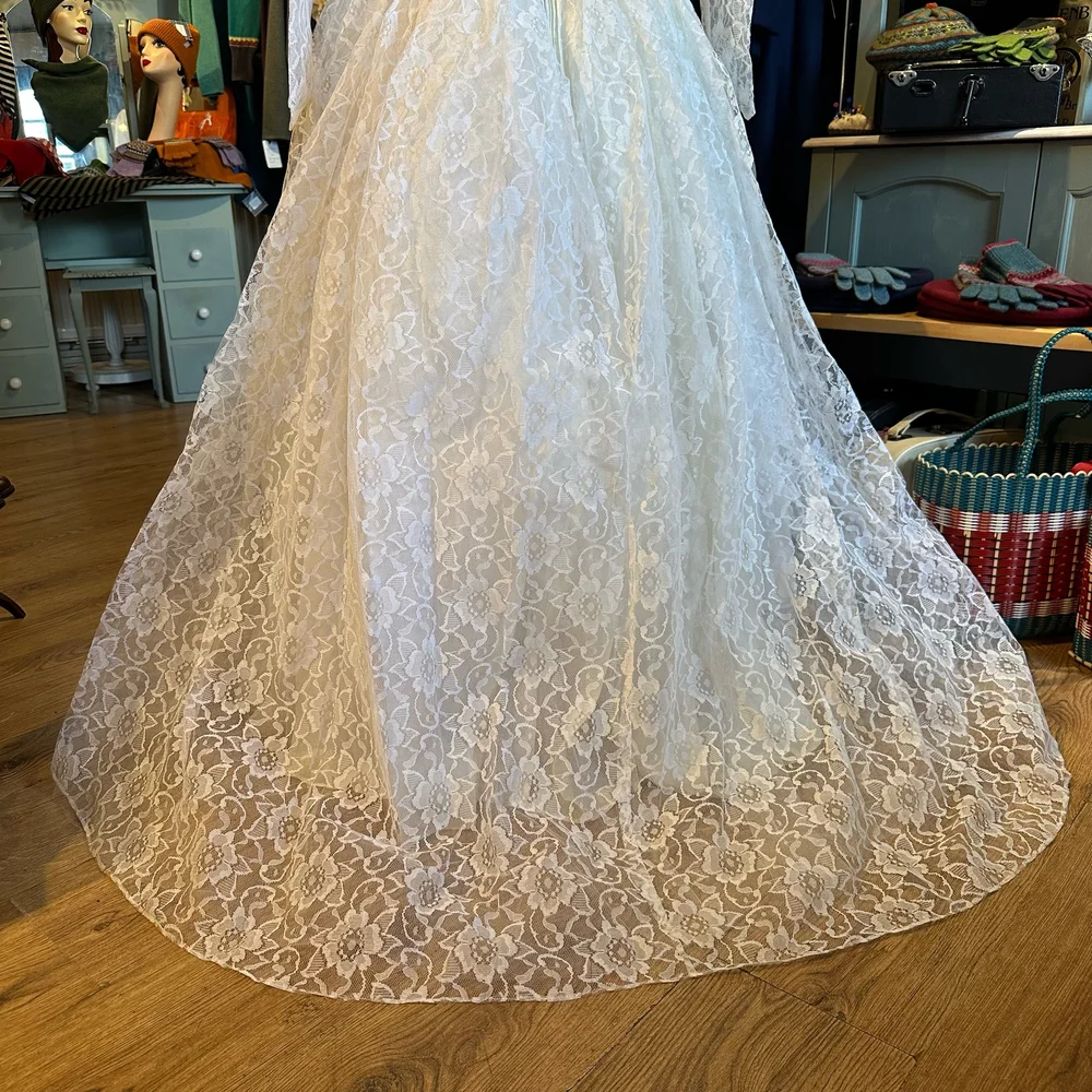 Original Early 1960s Lace Wedding Dress Vintage Quine Original Early 1960s Lace Wedding Dress Vintage Quine