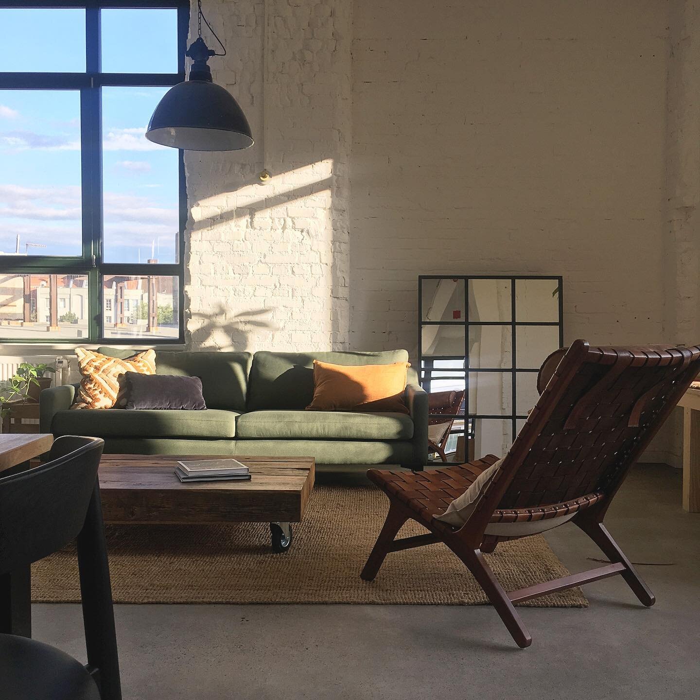 Late summer sun, on the &bdquo;green sofa&ldquo;: made from 98% recycled plastic bottles #ecosia #sustainbledesign #officedesign #oldfactory #loftoffice #industrialdesign