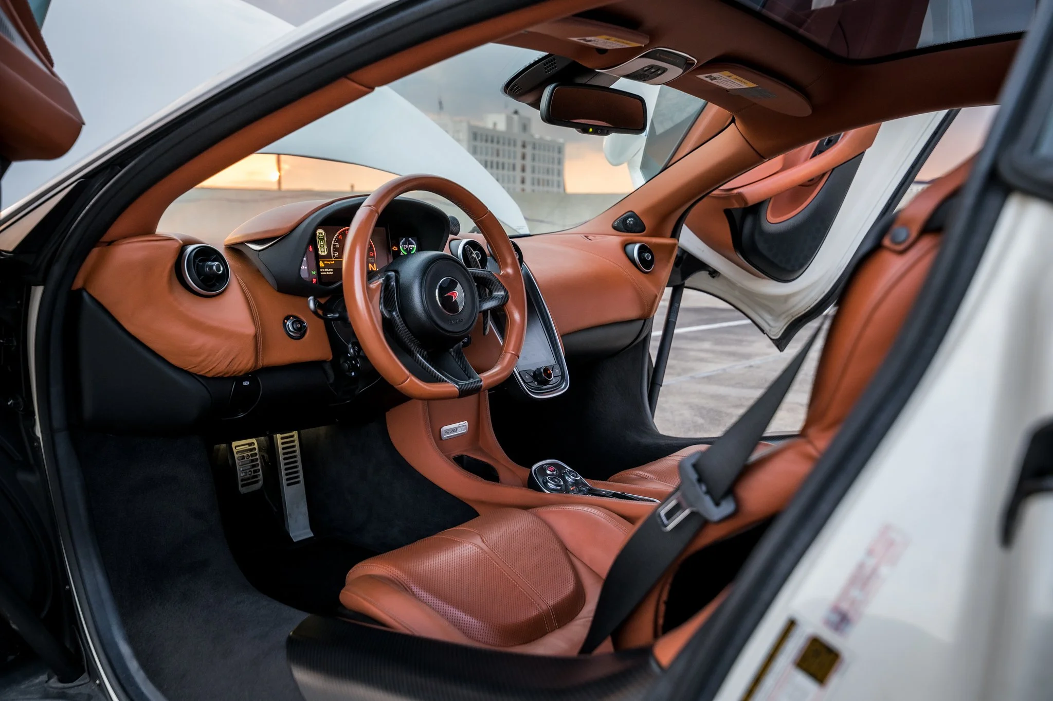 Mclaren 570gt Interior.jpg