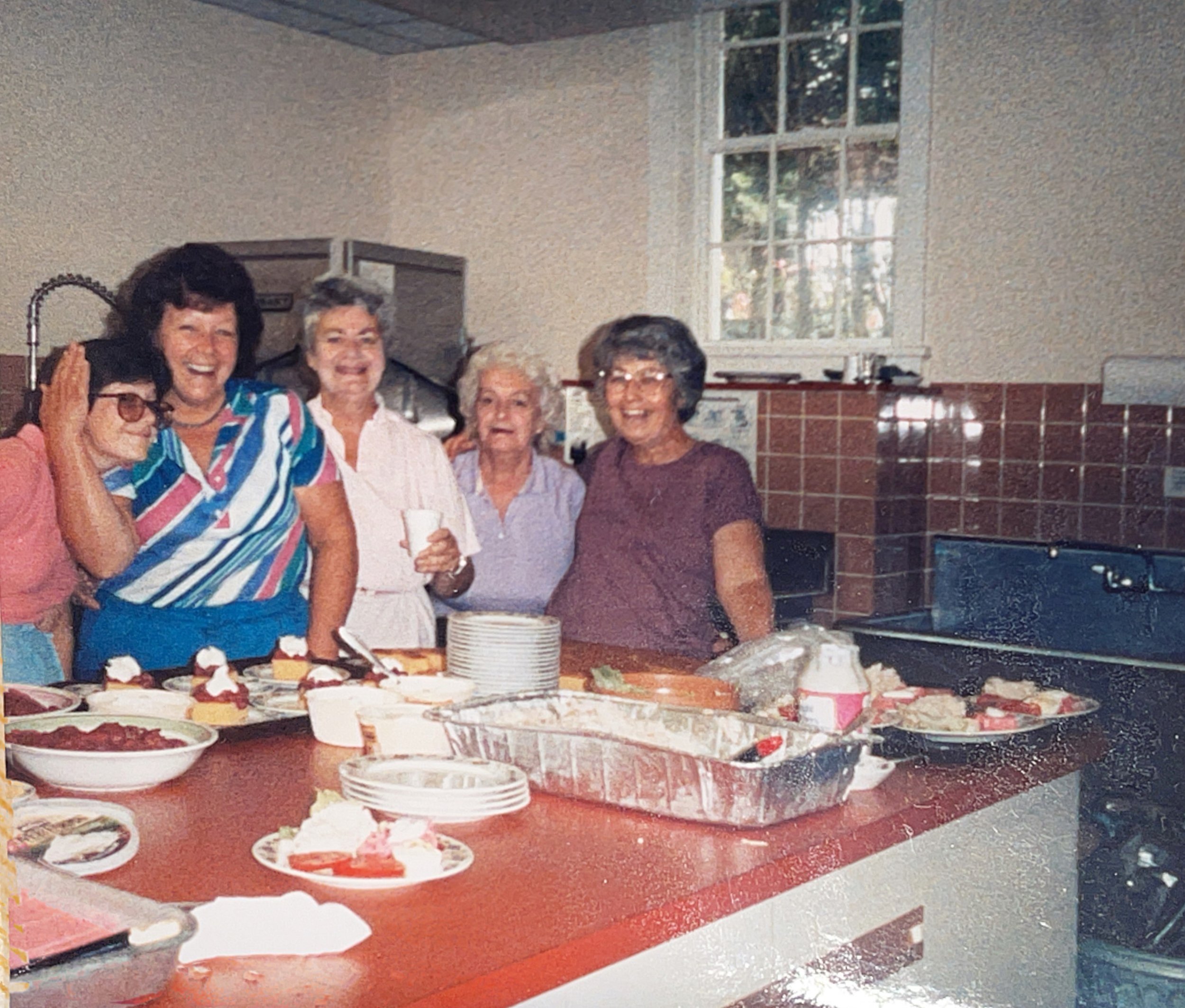 Luncheon Committee-l to r: ?, Jackie Balance, Helen Payne,?, Shirley Anderson
