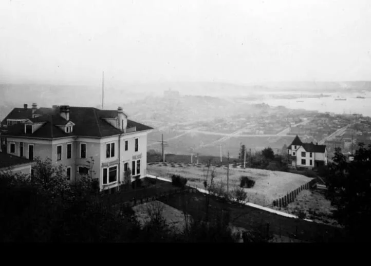 Queen Anne Hill, as seen from a trolley car on 17th Avenue. Pictured May 1903. Photo: City Of Seattle Municipal Archive