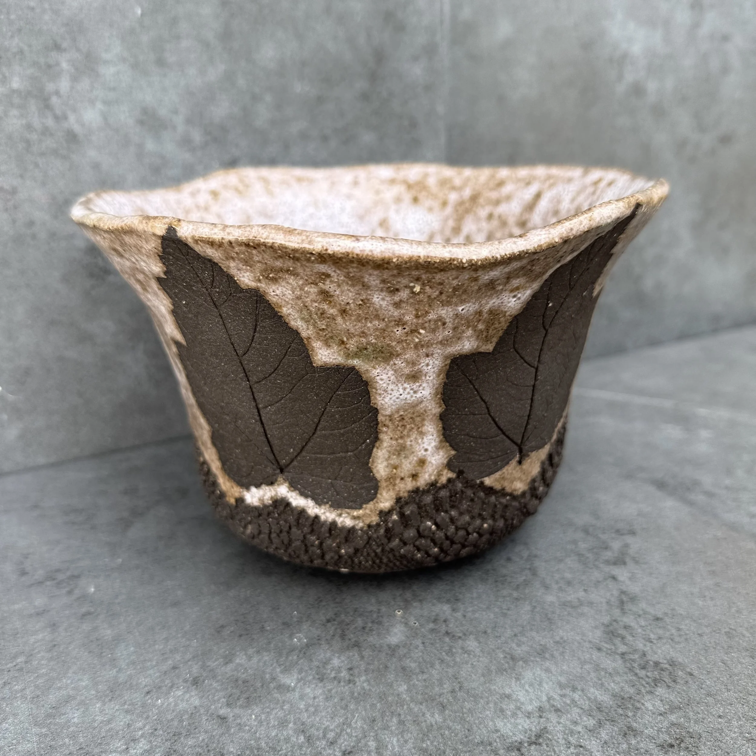Black clay sycamore leaf planter large