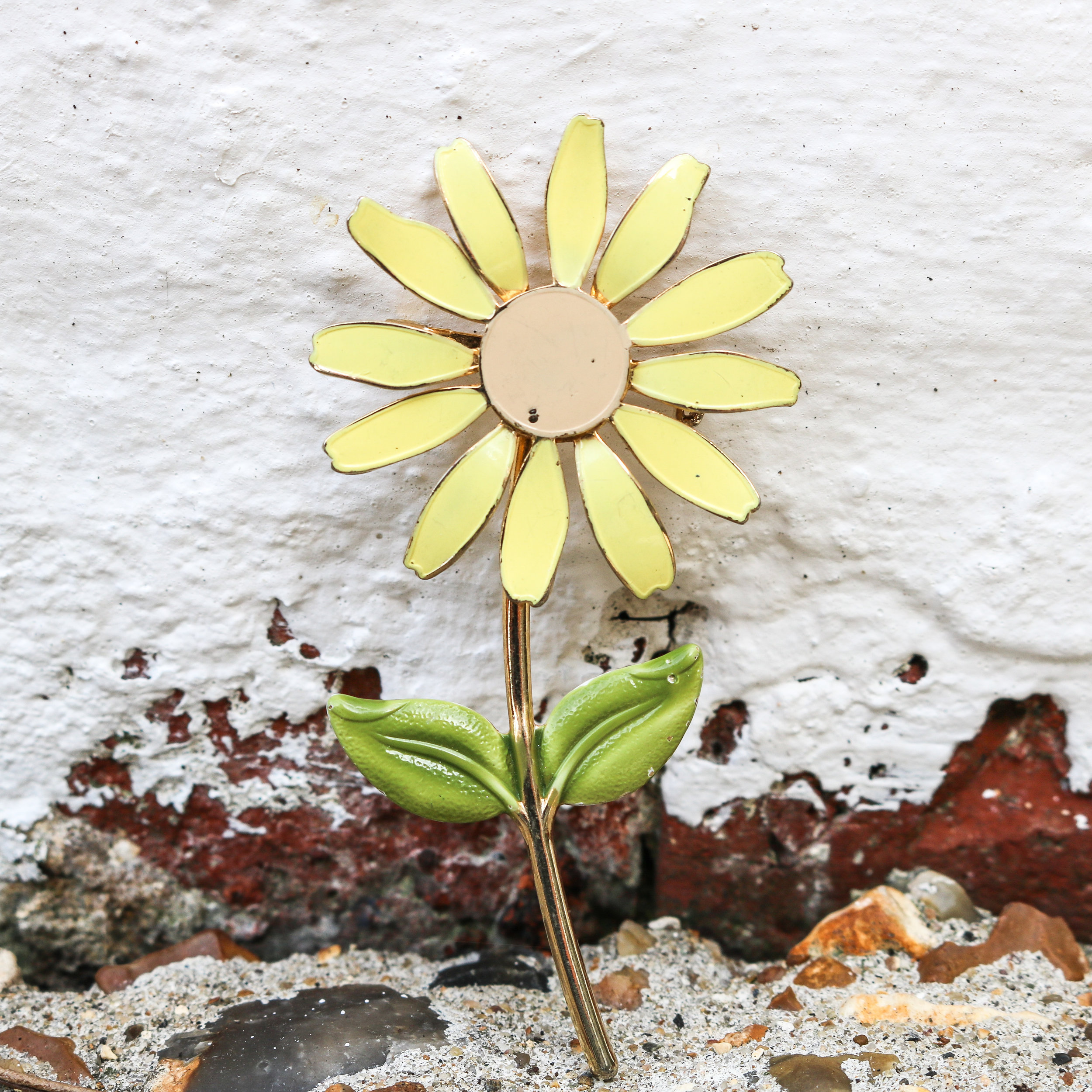 Vintage Daisy Enamel Brooch