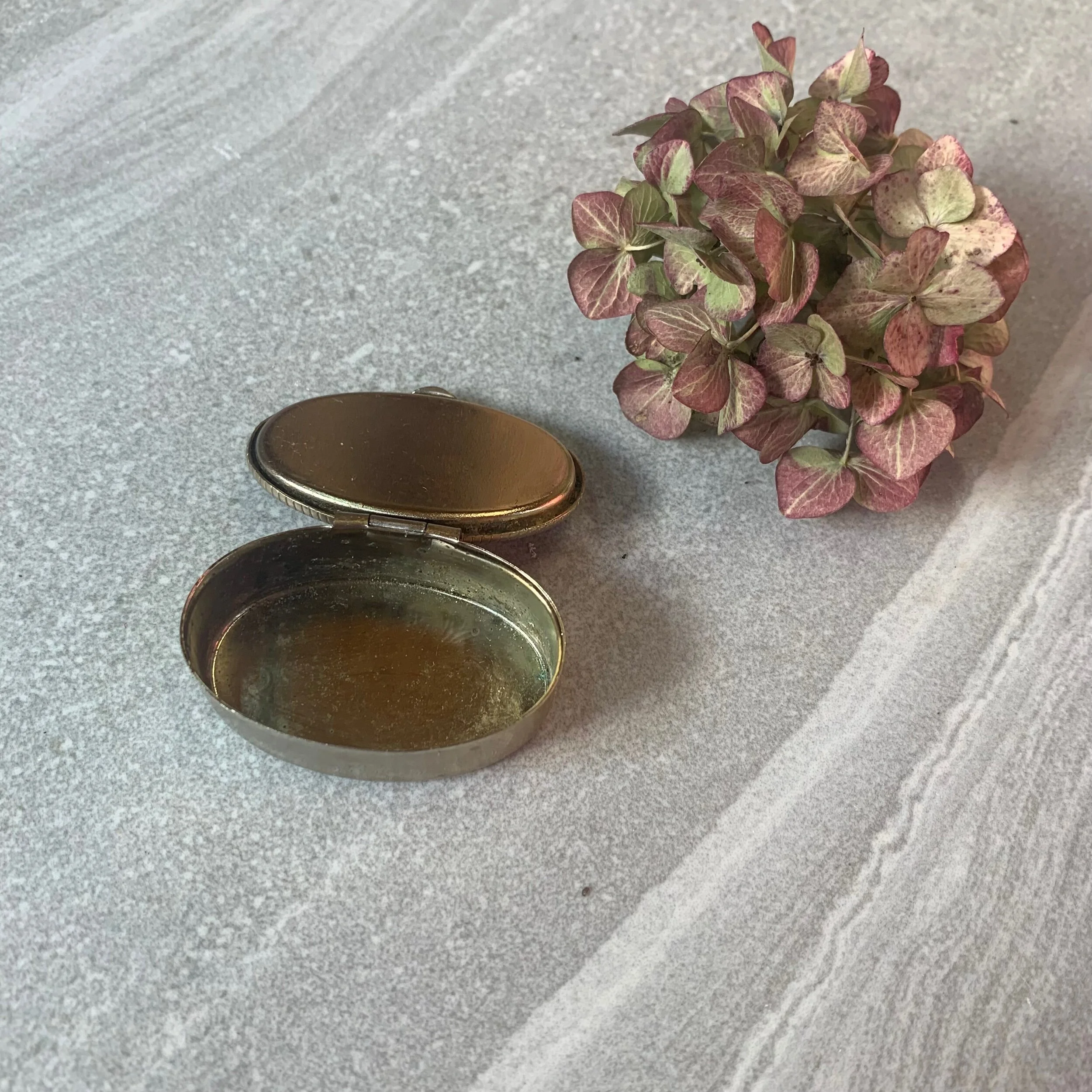 114D6D77-DB5C-4CC0-9292-7ACA458EB8DE