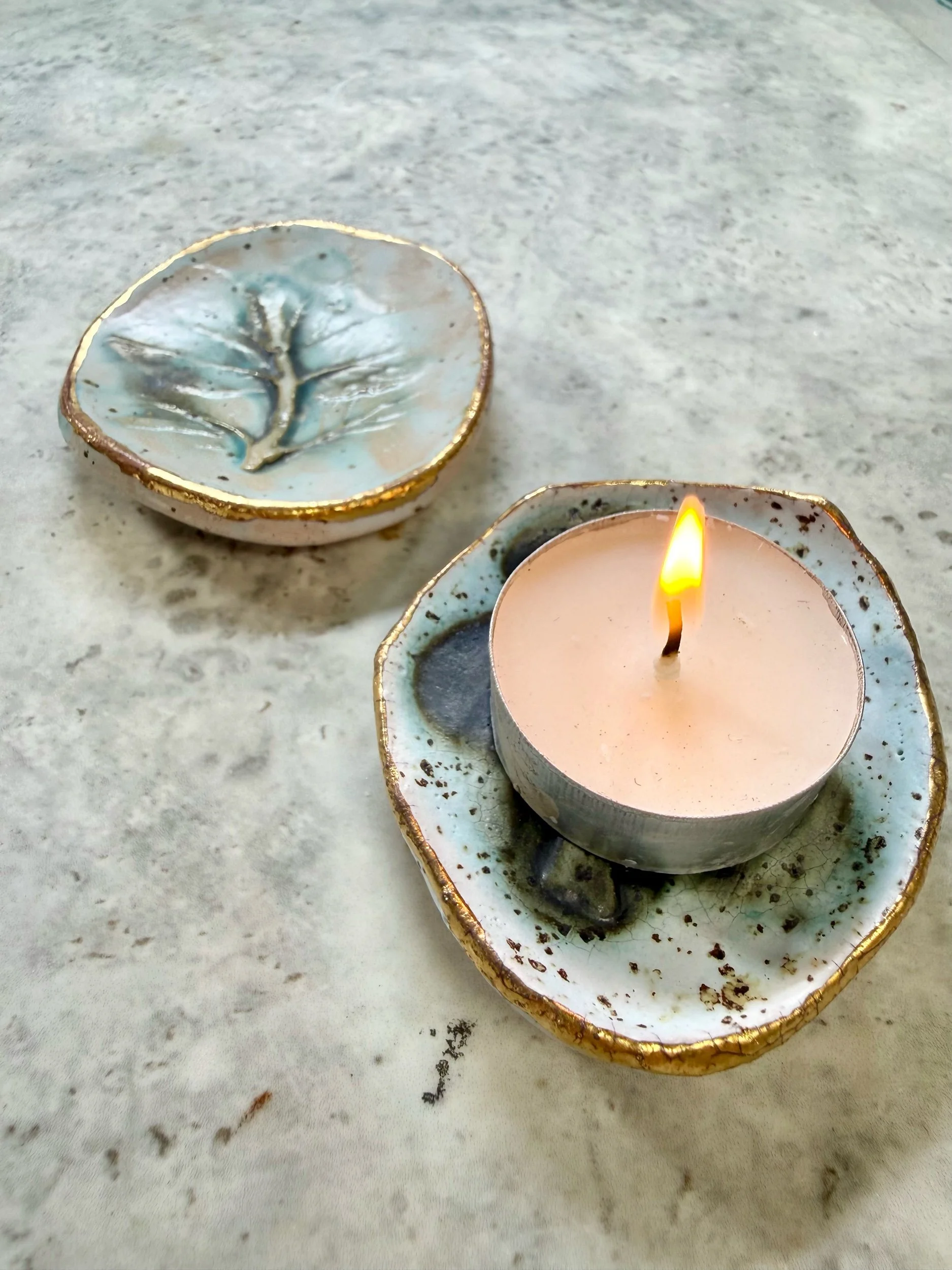 *SAMPLE Hellebore pebble dish