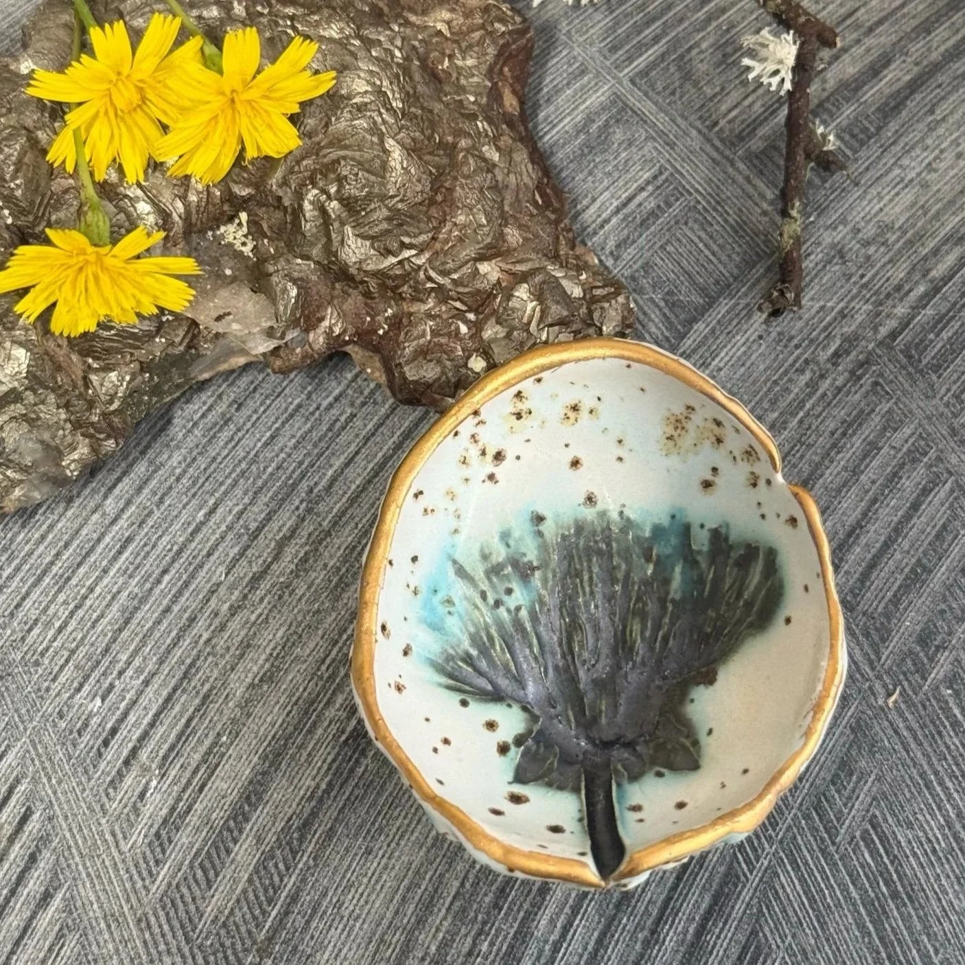 small round dandelion ceramic Pebble Bowl