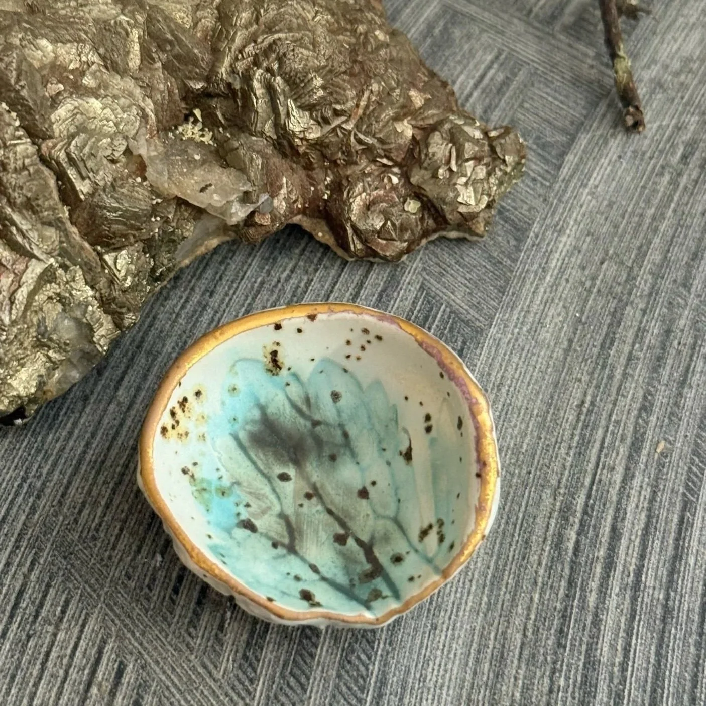 small round leaf ceramic Pebble Bowl