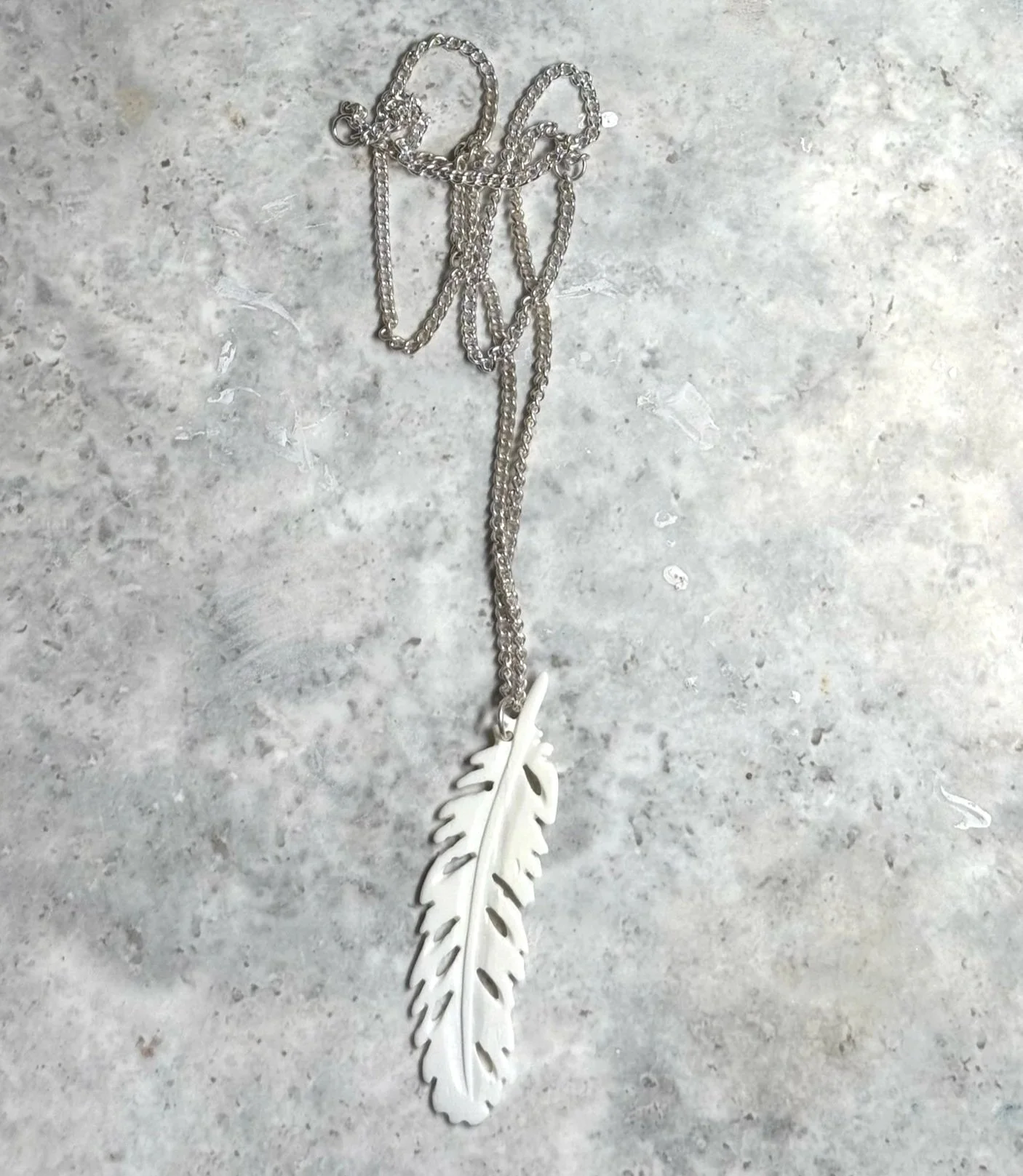 Long feather necklace (End of Line)