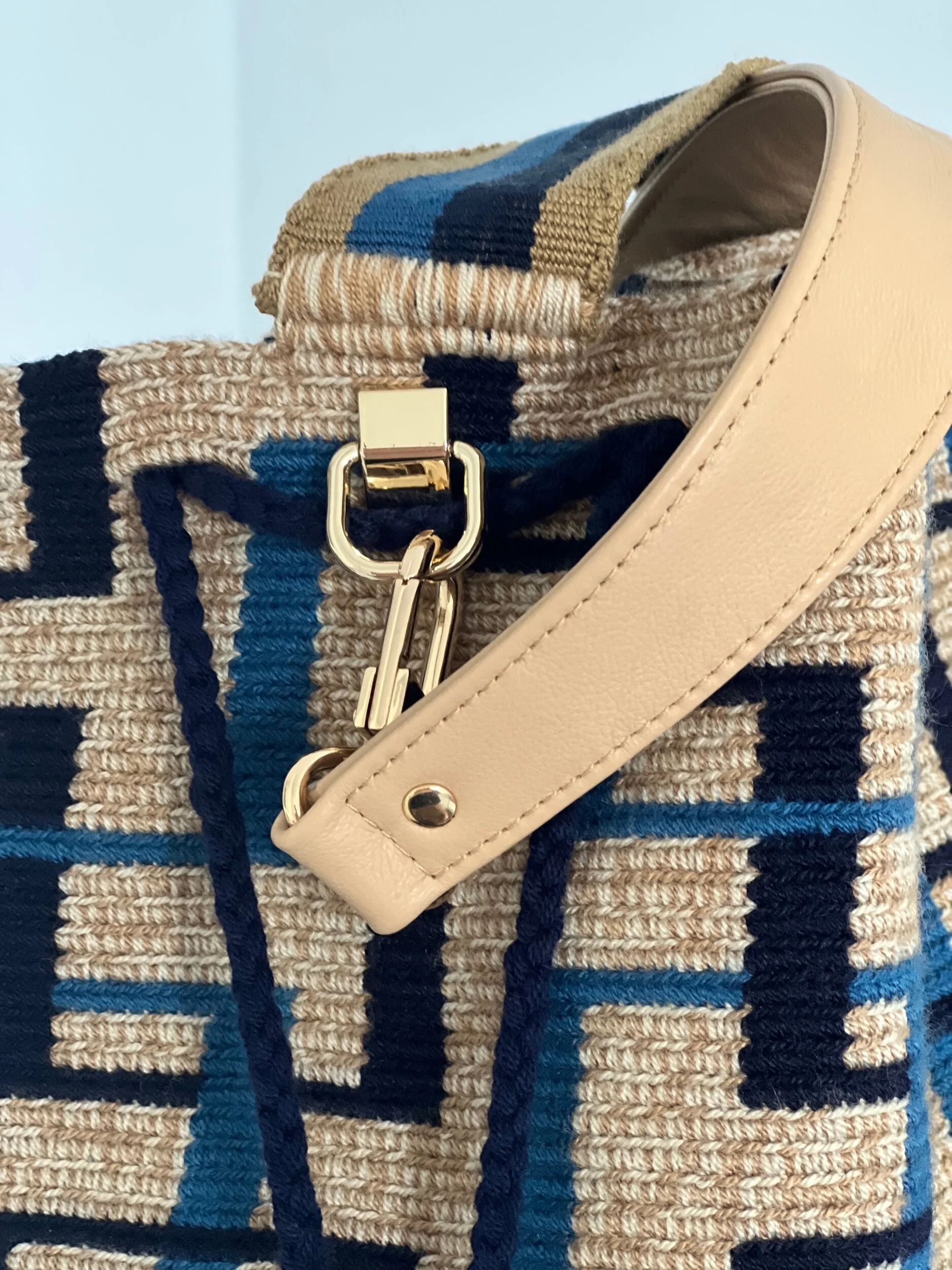 40AF96EA-3B5A-414B-B721-CA25424449EB