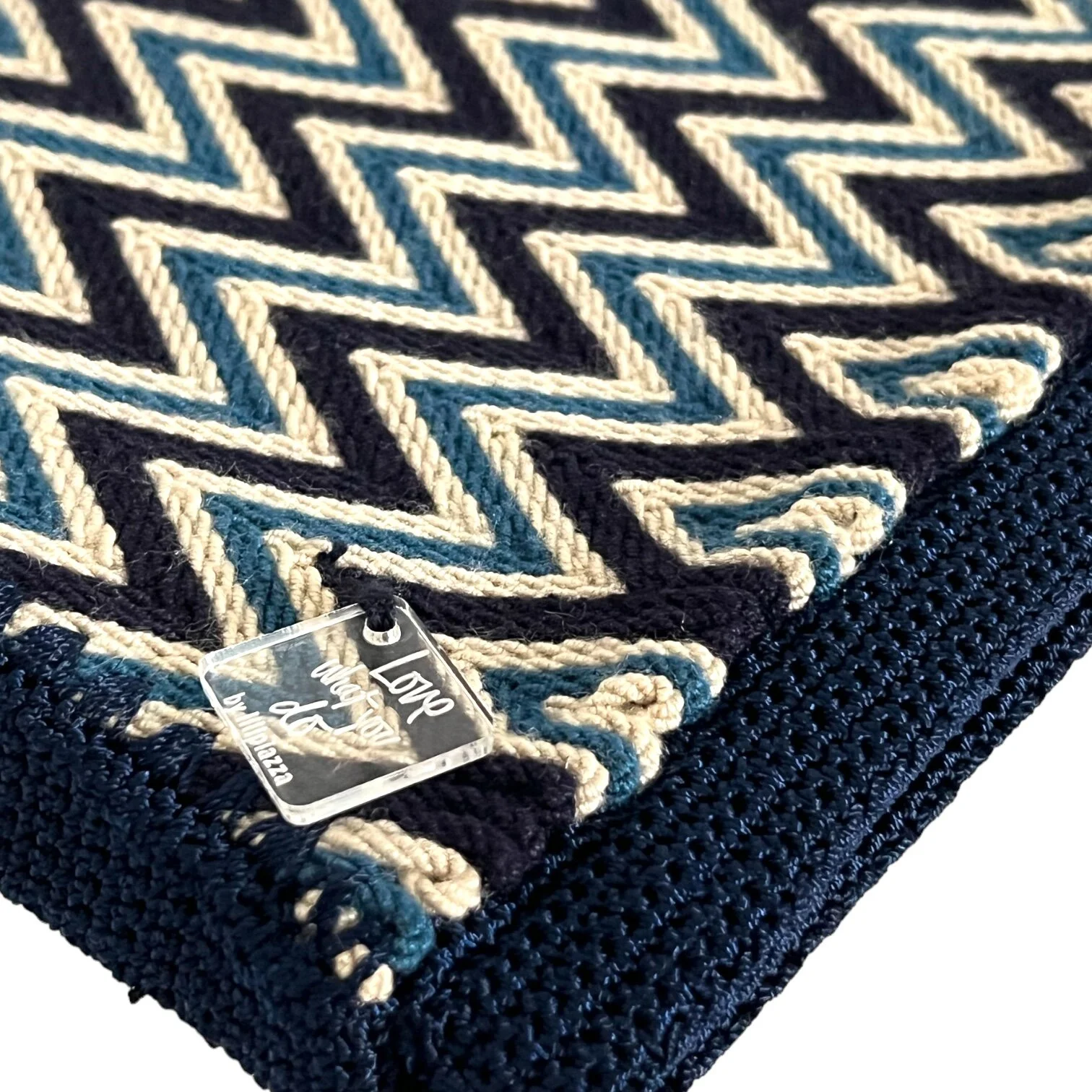 D411681A-06EE-4480-9939-0A6803CDD851