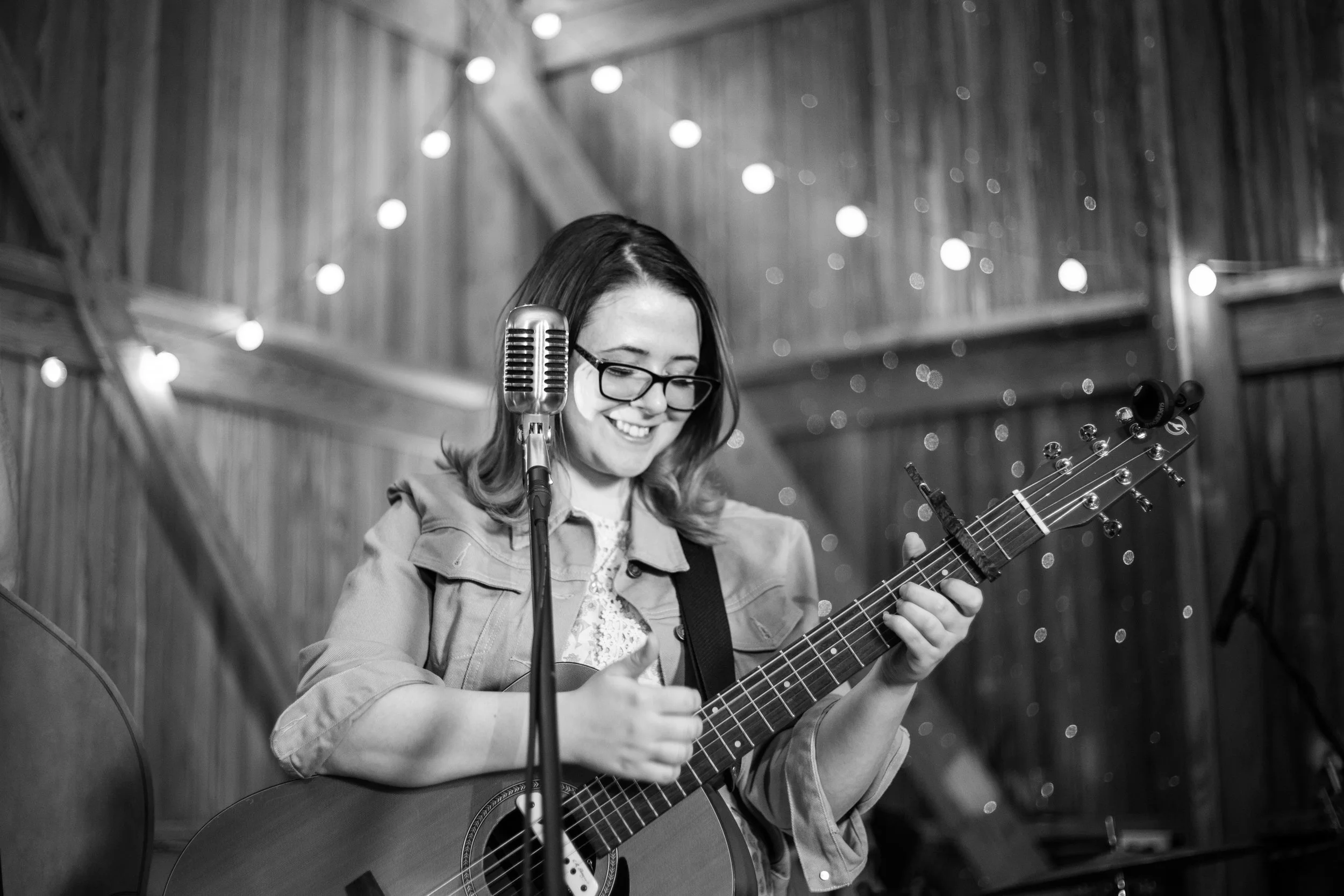 Creature of One ’s Kayleigh Slone performs live at Hilltop Views Farm. Copyright 2019 Tania Watt Creative, LLC.