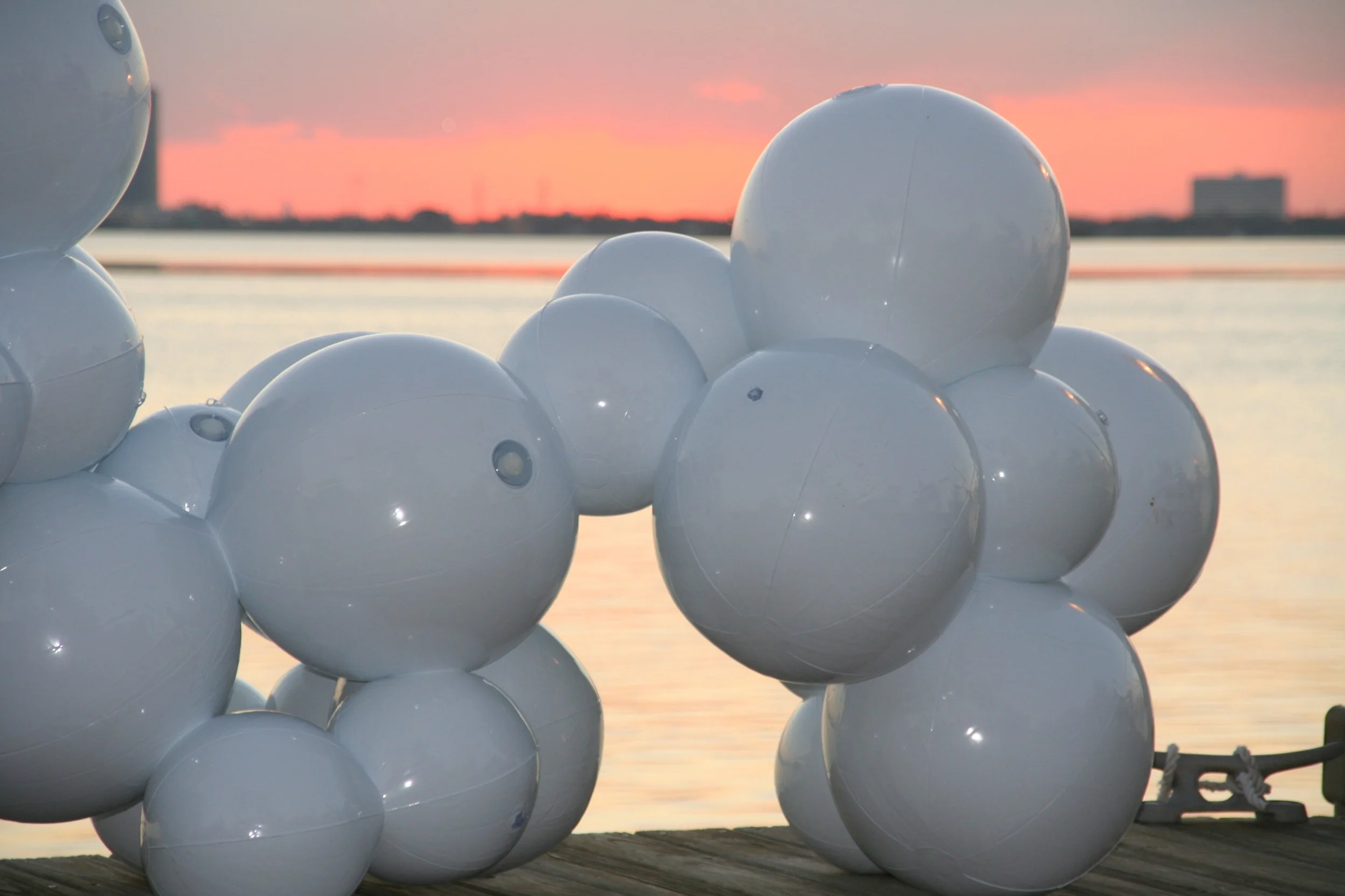 luis-pons-design-art-instalation-outdoor-furniture_5.jpg