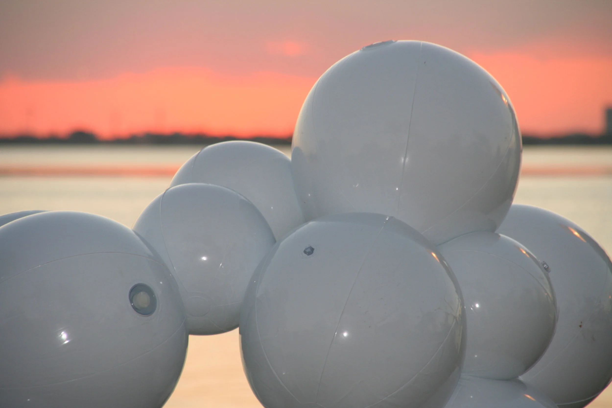 luis-pons-design-art-instalation-outdoor-furniture_6.jpg