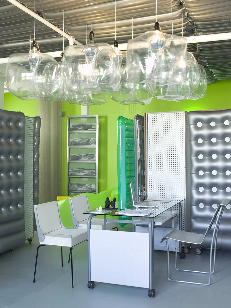 luis-pons-design-art-instalation-miami-office_3.jpg