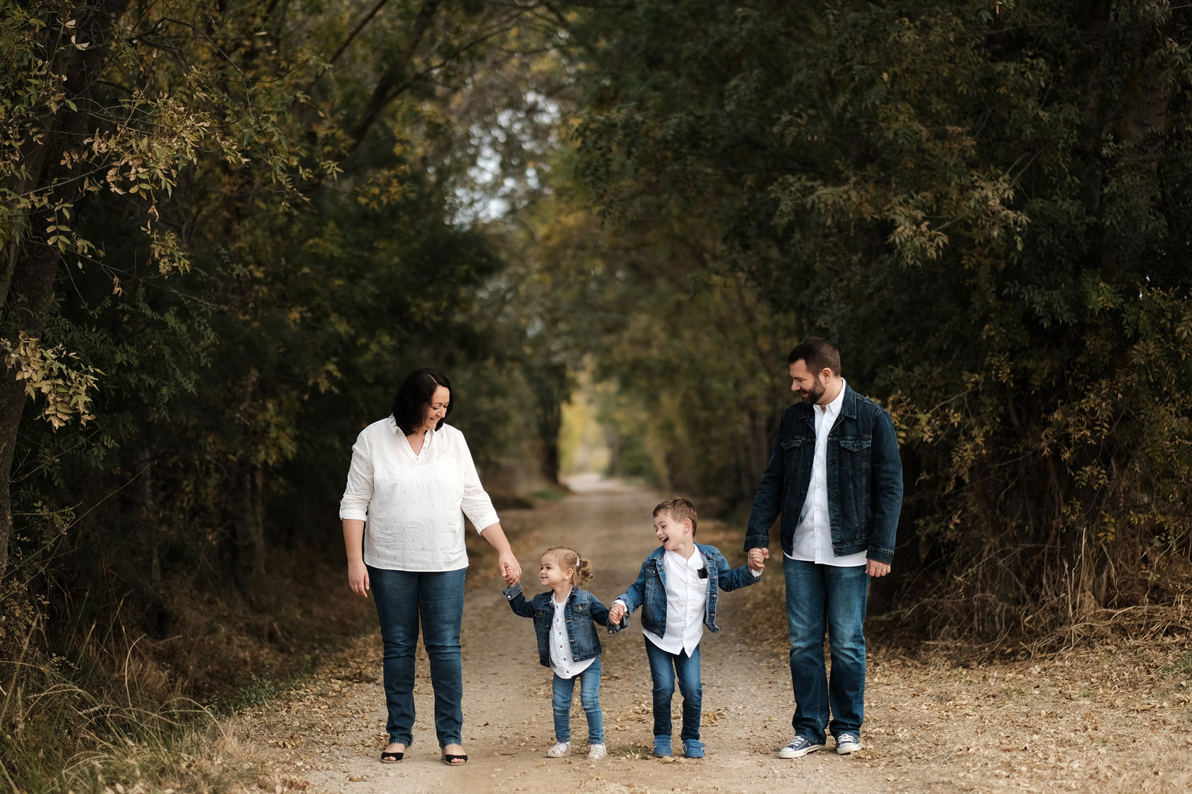 seance-photo-enfants-en-famille-champetre-01.jpg