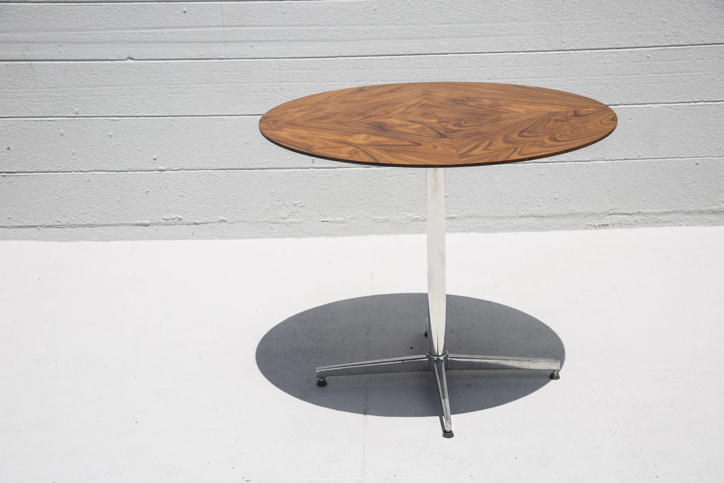 Round veneer bistro table