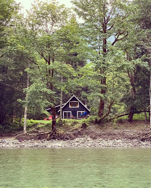 River conditions don’t get better than this - crystal clear water and calm as a lake #southforkcabin #thecabinchronicles #pnwcabin