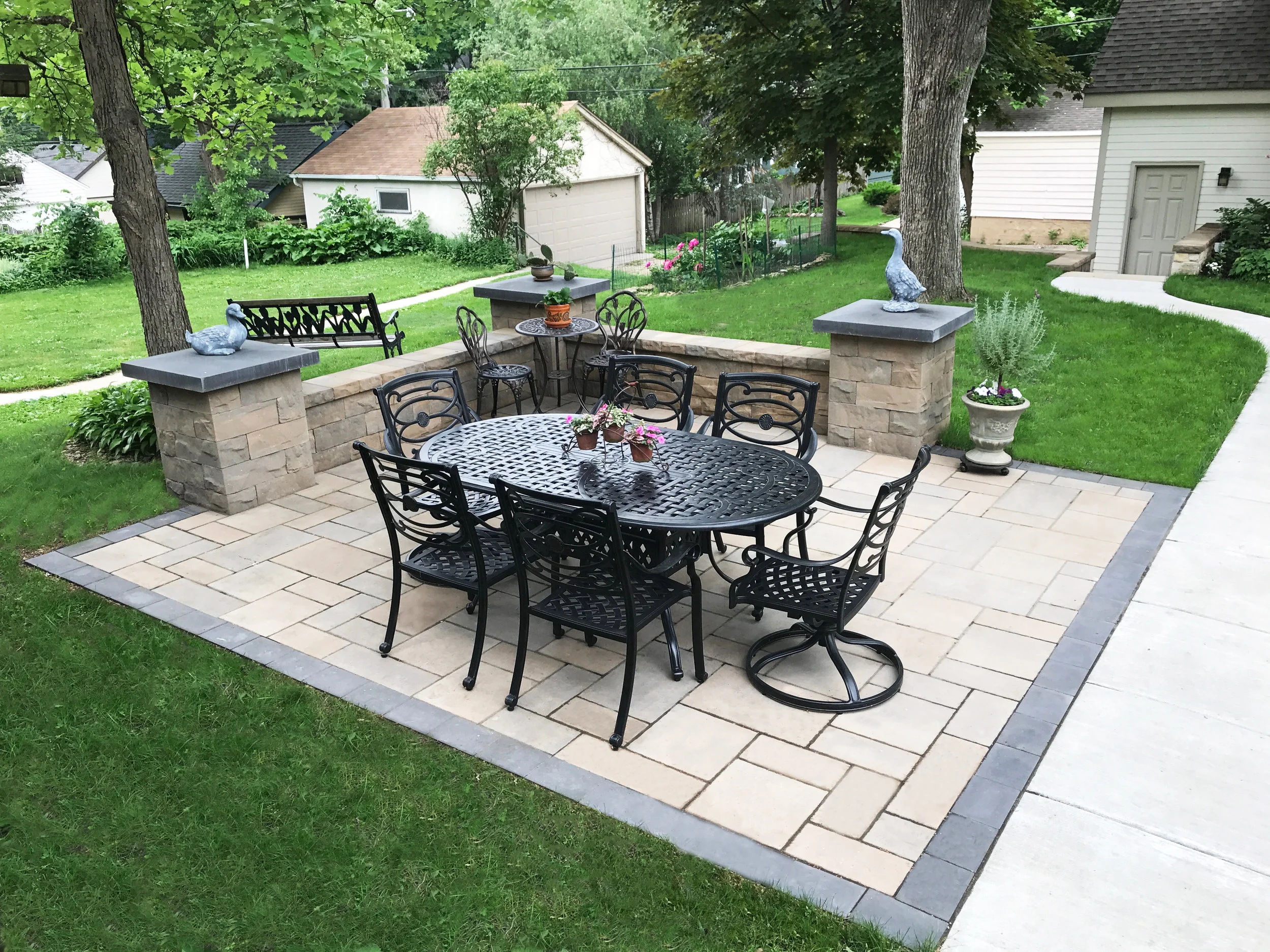 StoneArchLandscapesBackyardPatioMN.JPG