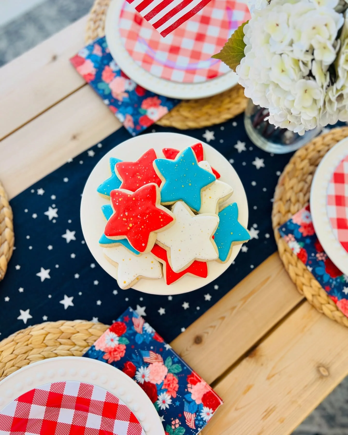 🧨🇺🇸✨ ONE OPTION! ONE PRICE! 🧨🇺🇸✨

$36 for 4 red, 4 white and 4 blue cookies tied with a perfect blue gingham bow. Because classic is always in style. 

Ordering is as easy as messaging us or commentjng with your email and we will send you an in