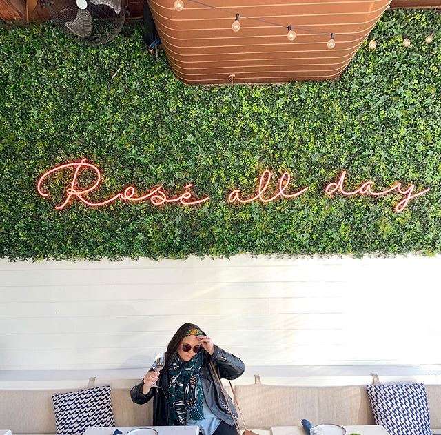 Rainy Day Mood. 😏&bull;
&bull;
&bull;
&bull;
#roseallday #hamptonsocial #chicago