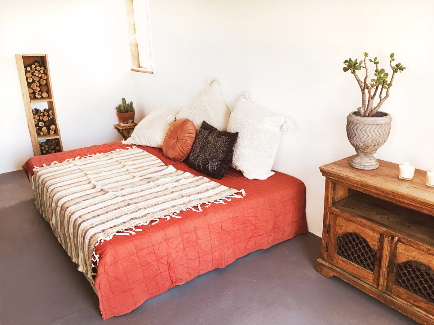 Tiny House for Photoshoots at Cactus Rose Gardens - Southern California High Desert Photography Studio 