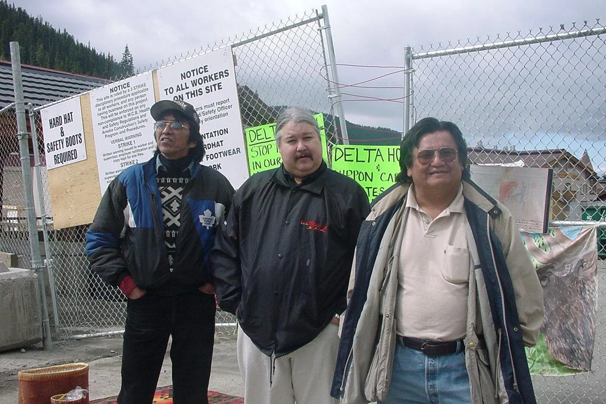 Russell Diabo (centre) with Arthur Manuel (right) at 2001 protest over expansion of Sun Peaks Resort in BC’s interior.