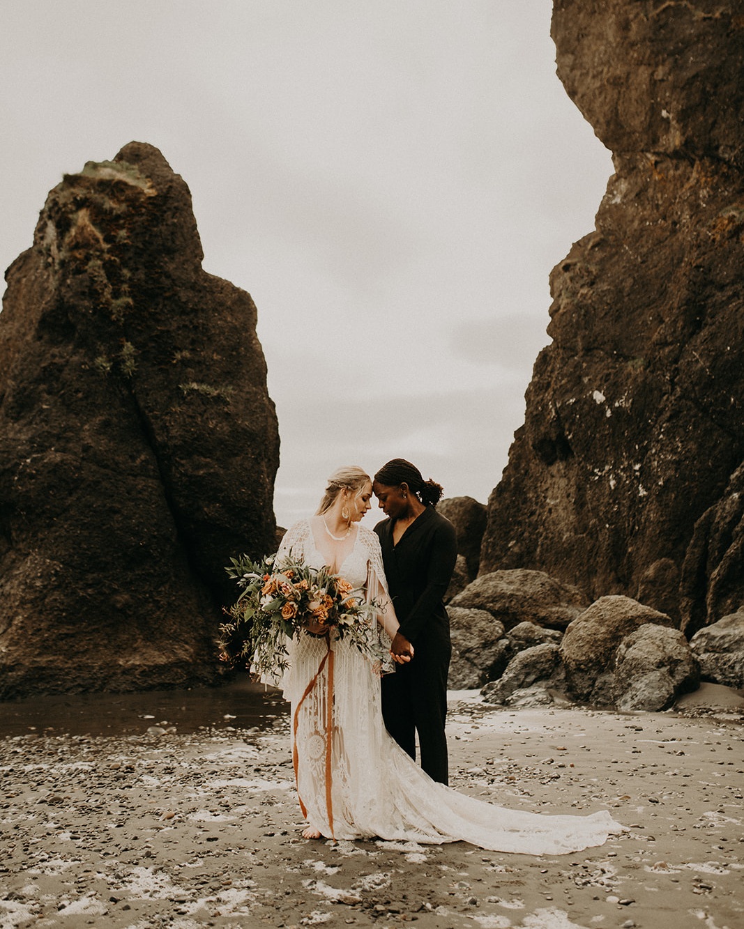 Ruby_Beach_Styled_Elopement_-_Run_Away_with_Me_Elopement_Collective_-_Kamra_Fuller_Photography_-_First_Look-67.jpg