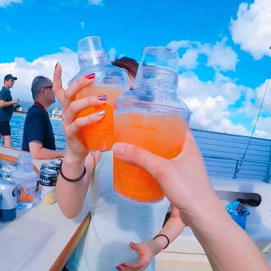 Hurry and book before our July special ends! 🗣In July, get a free glass of Holokai Hooch on our 3pm Tradewind sail. Use the code &ldquo;Nanea&rdquo; to get a free Holokai souvenir shaker with your first glass of our world famous house cocktail free!