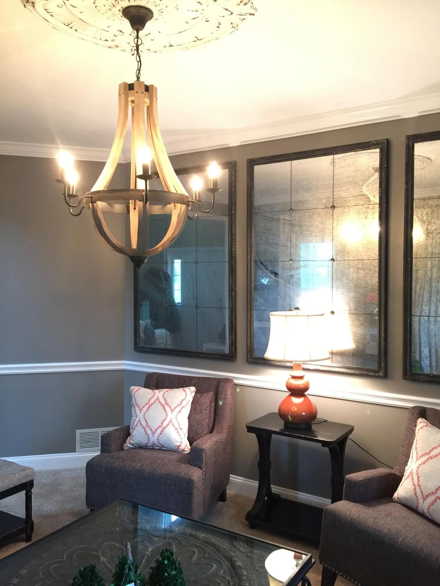 Sitting area with antique stile mirror and glass coffee table