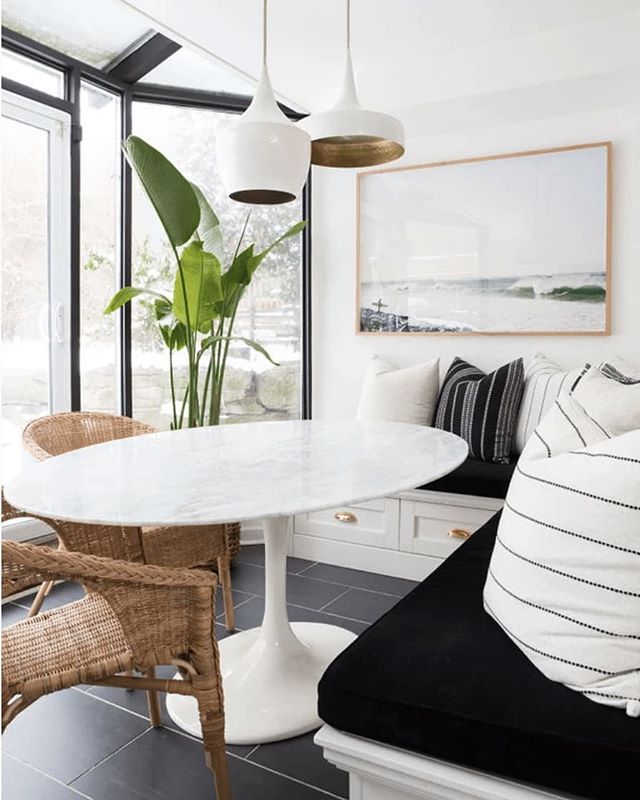 This beachy sun room is perfectly modern + entirely cozy. By keeping the color palette simple, but mixing up the stripes on those oversized pillows, the space is just begging for a slow breakfast with a good book.

Design: @ashleymontgomerydesign