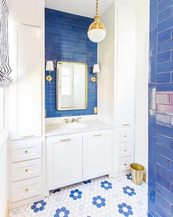 I stumbled across this bright bathroom design on Pinterest + fell completely in love with the bold tile! It's easy to play it safe with all-white bathrooms, but a bathroom is one of the best places to go bold!

Stick with a simple color palette (2 co