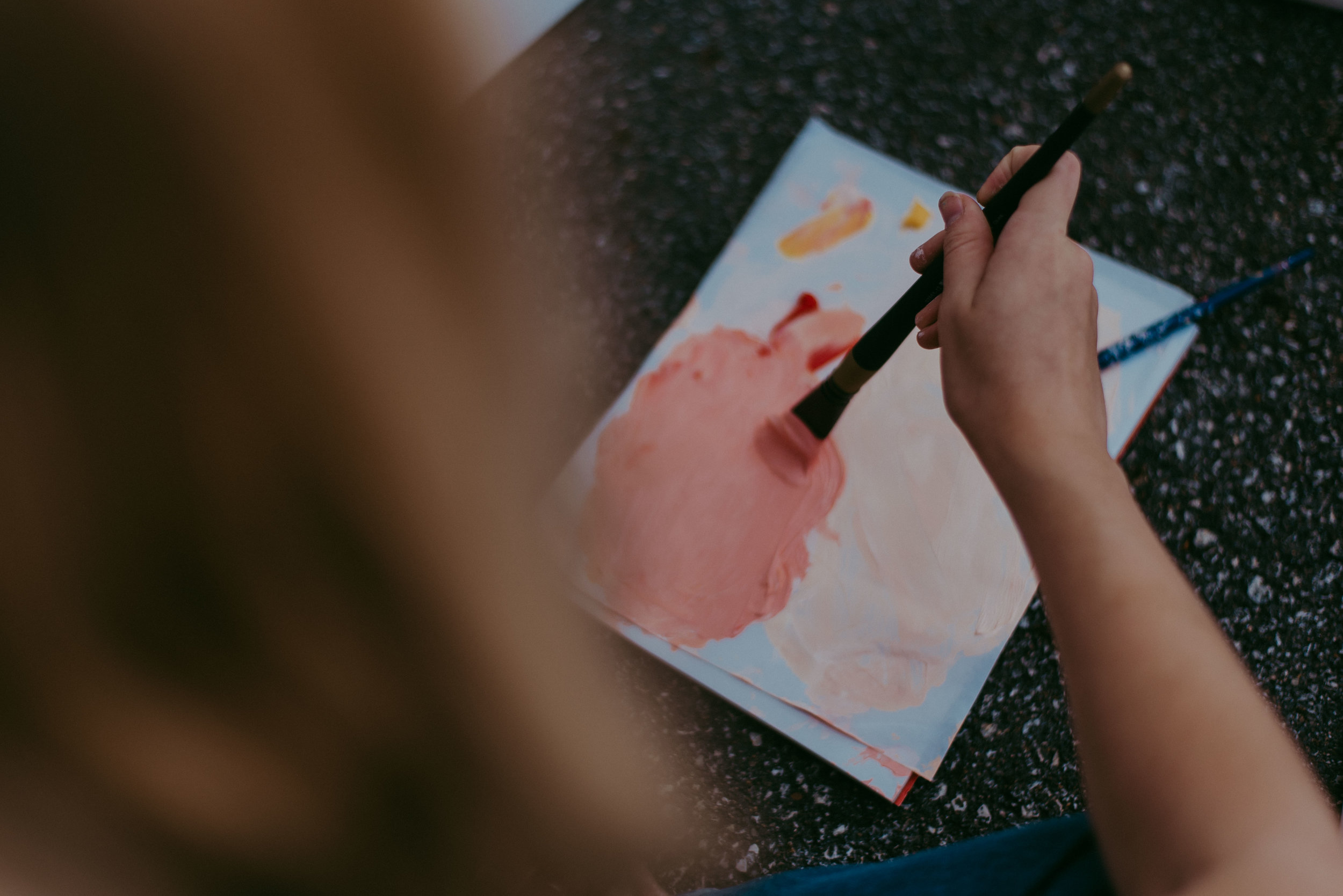 Taylor Hannah painting a sweet desert scene