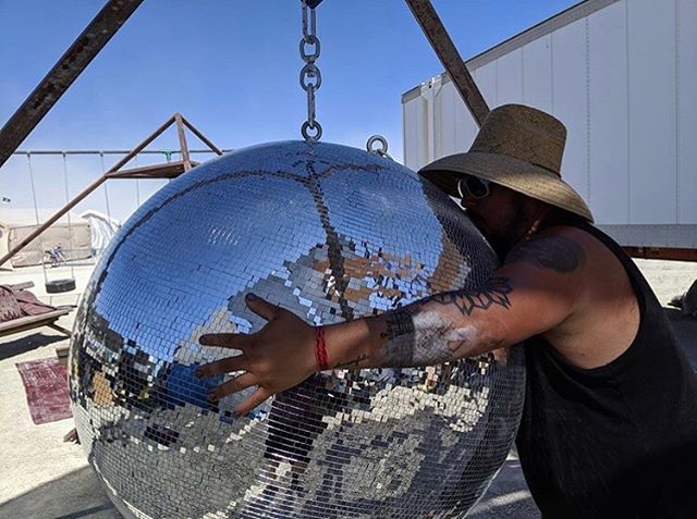 True love 🖤 #kampapokalyptika 
@wanderlustnick
PS still accepting name applications for our beloved disko ball! Give us your best shot in the comments!
🔥
#burningman #blackrockcity #discoball #shinyshinydiscoballs #shinydiscoballs #industwetrust #t