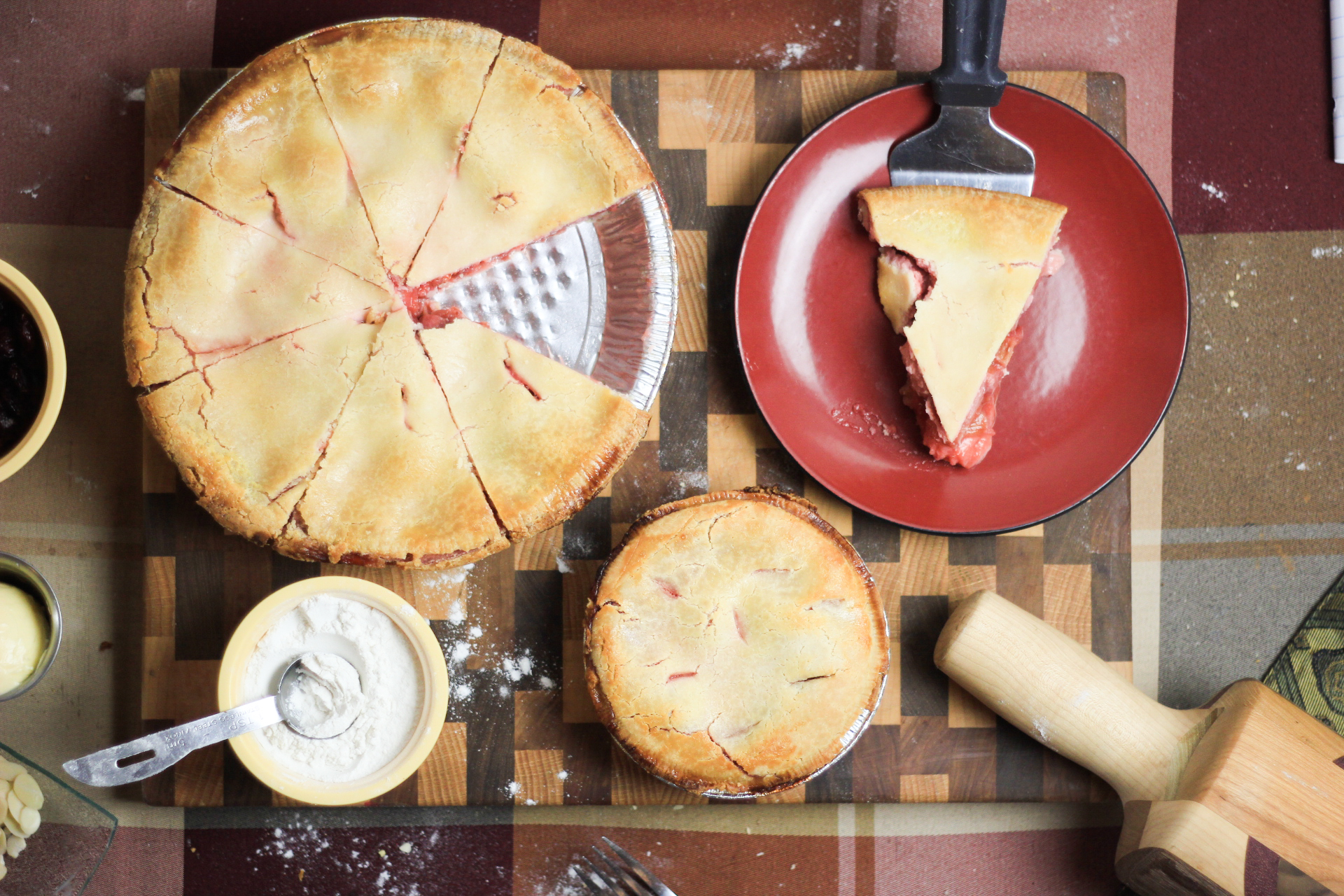 Strawberry Rubarb Pie (1 of 1).jpg