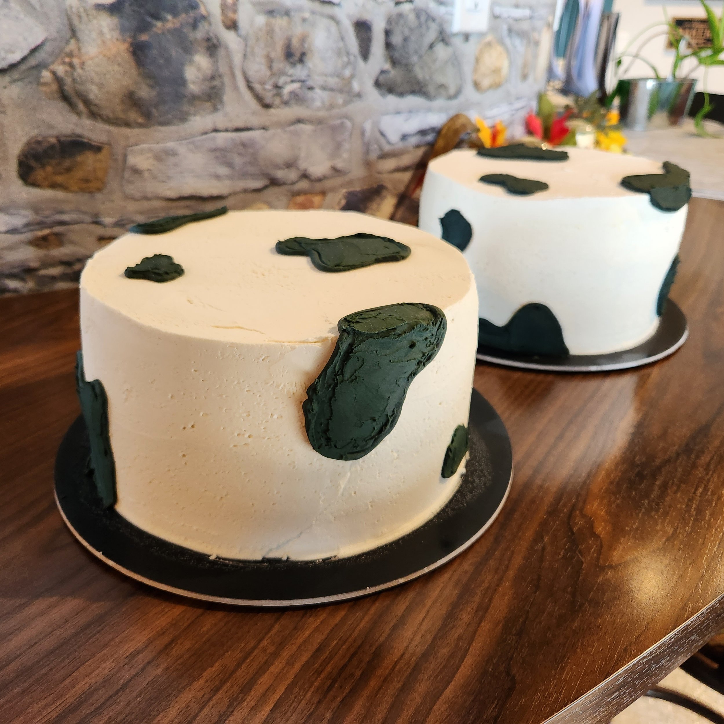 Matching cow cakes