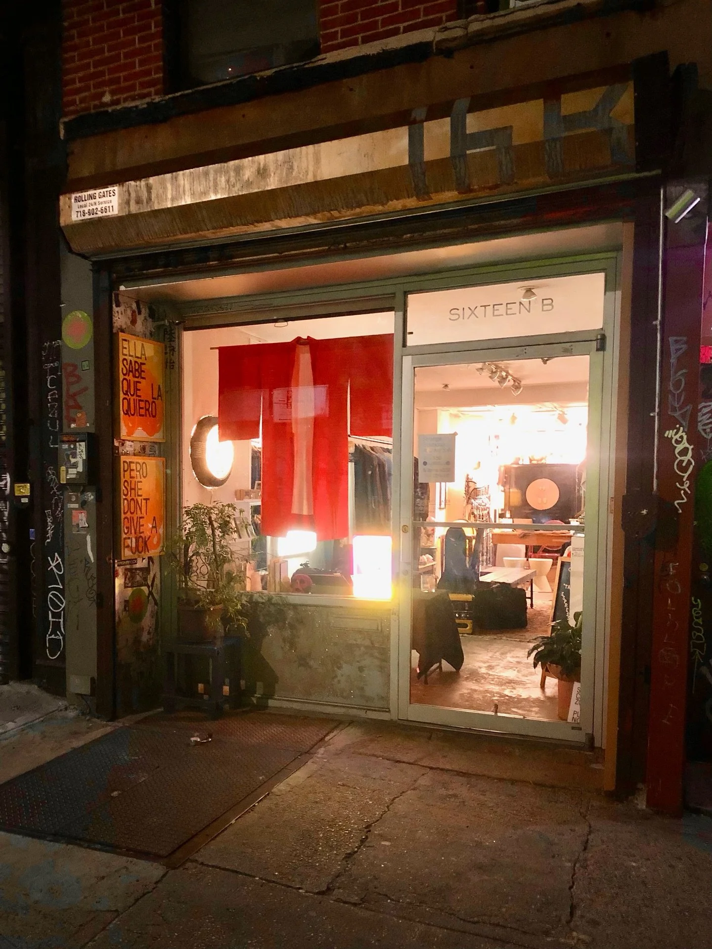 It’s the final weekend to visit this projection of Strange Boutique ๐ฏ๏ธ๐๐
P.S. ๐ join us after hours on Wednesday Eve 10/29 for the @trops.culture #halloween art crawl feat. live music and local artists at select neighborhood spots ๐ง๐ง&zwj