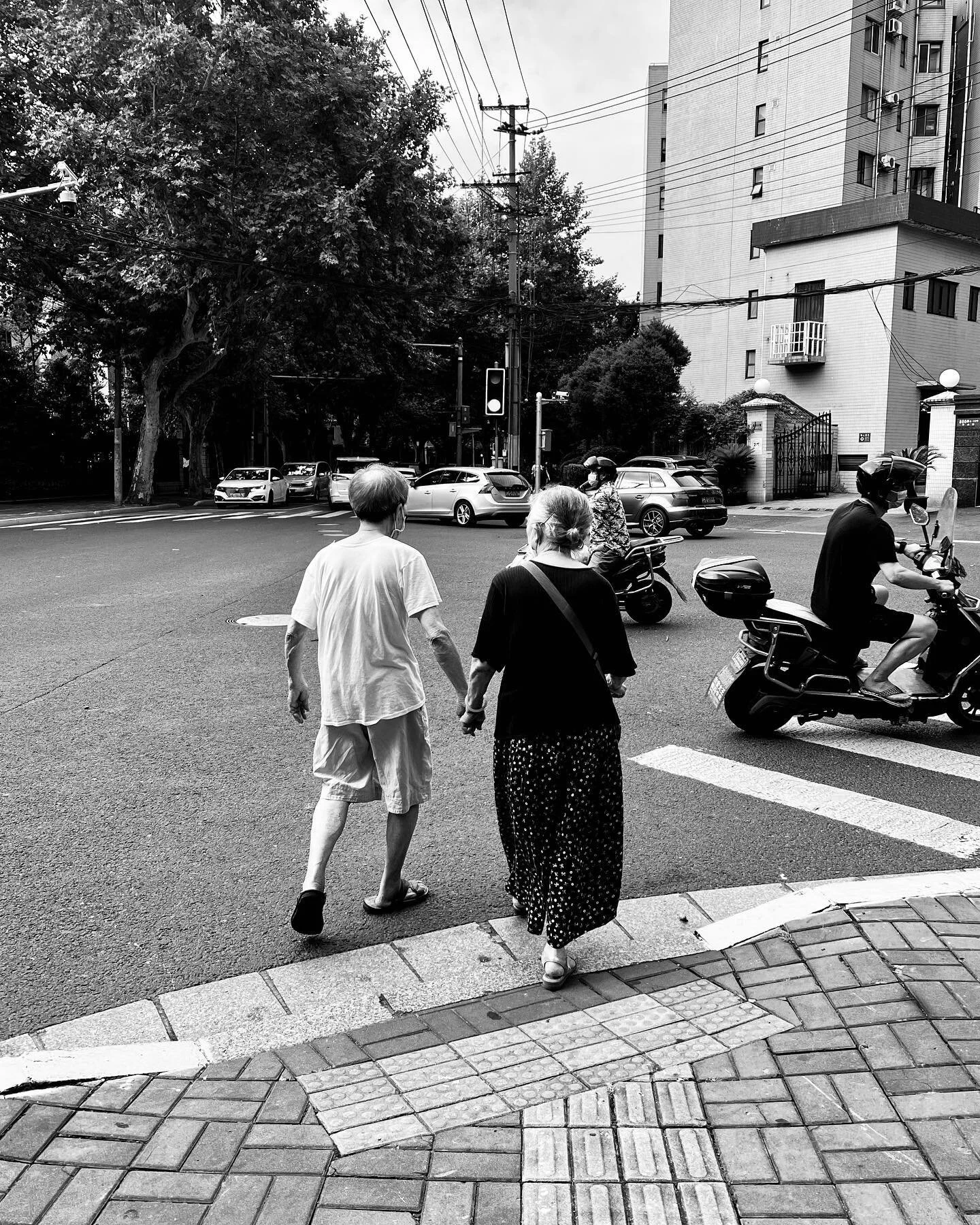 It&rsquo;s you, it&rsquo;s always been you #4funview #zaishanghai #shotoniphone #bnw #bnwphotography #streetsnap