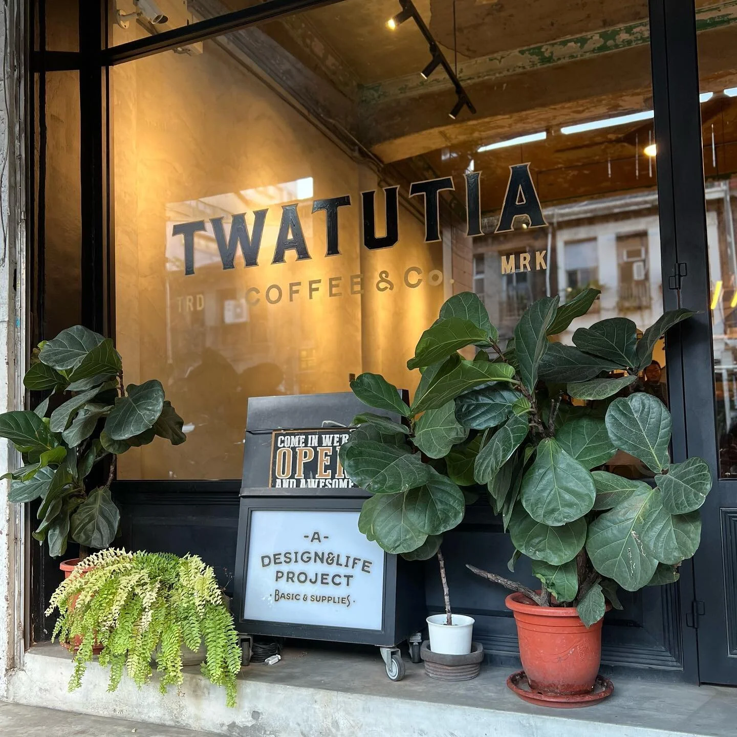 Twatutia #shotoniphone #4funview #nofilter #twatutia #taipei #localcoffeeshop