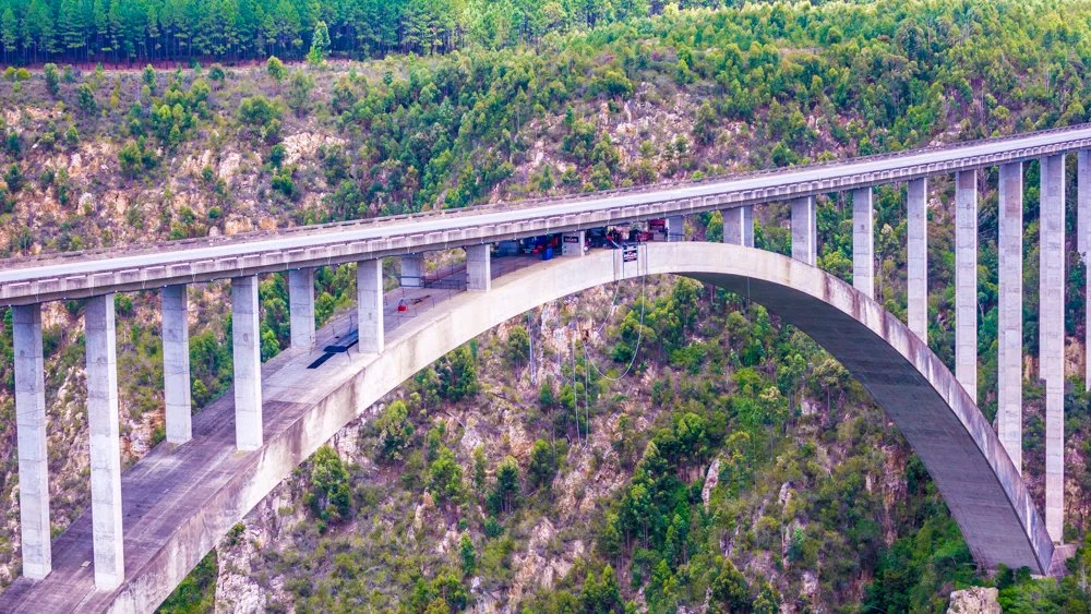 Bungee Jumping von der Bloukransbrücke