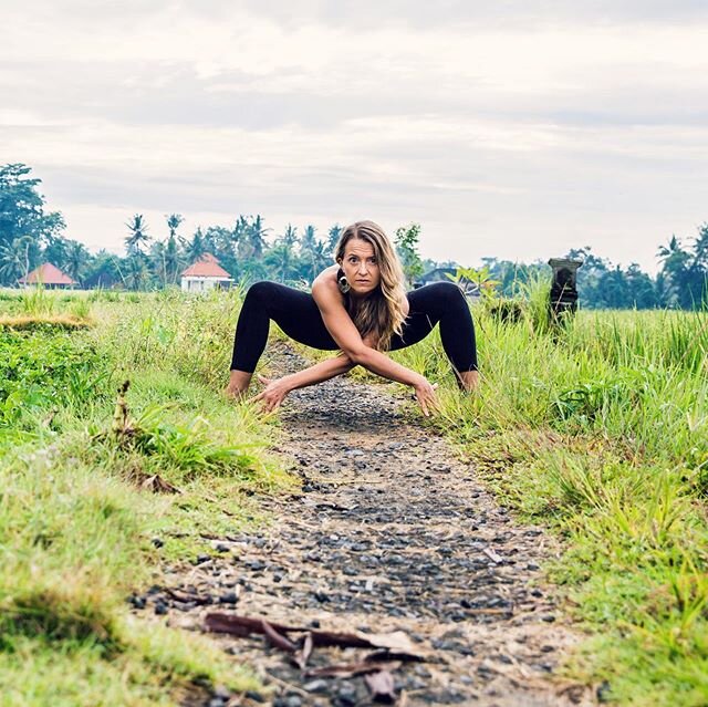 .
.
Hips Don't Lie 🍑
.
Perjantaina @popupyogaoulu  n kaikille avoimessa facebook-live joogassa tutkaillaan lantion salaisuuksia. Usein &quot;varastoimme&quot; energeettisesti lantion seudulle asioita, joita emme halua n&auml;hd&auml;, kokea tai tunt