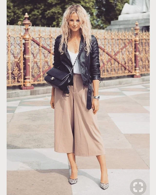 So I&rsquo;ve been thinking of how to wear culottes as the weather changes from summer to autumn. I need comfortable,stylish and not tight. I&rsquo;ve been craving comfort clothing lately as I&rsquo;ve been struggling with bad bloating. This is great