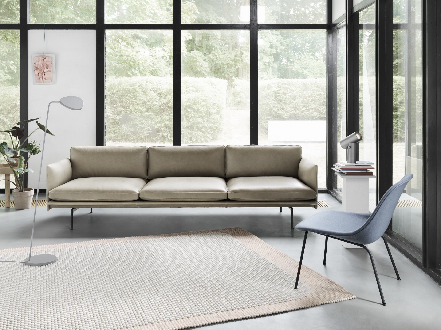 Outline-35-stone-silk-fiber-lounge-divina-154-pebble-leaf-beam-muuto-org.jpg